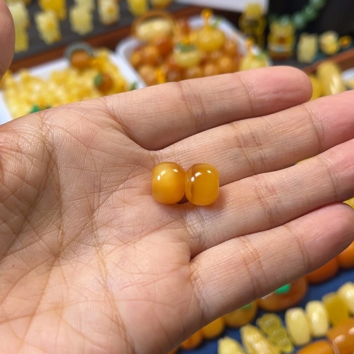 琥珀未镶嵌裸石卡11加老蜡墩一对精工微瑕漏