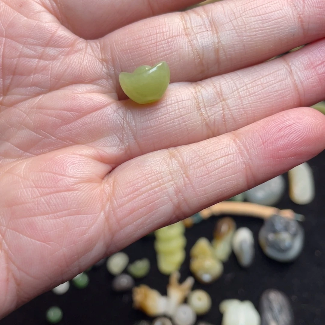 和田玉颈饰未镶嵌枫**?