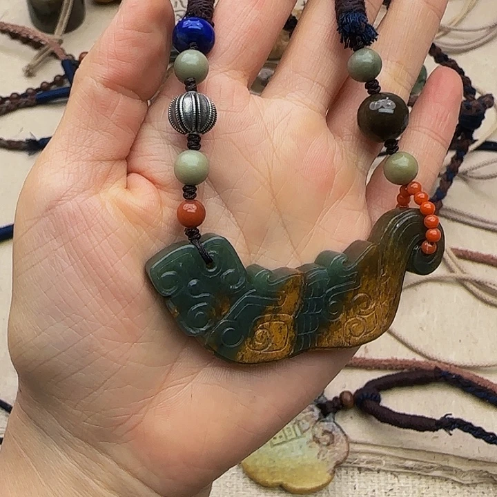 T****和田玉未镶嵌颈饰