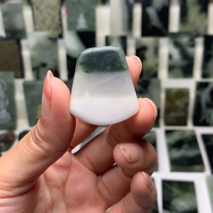 独山玉颈饰未镶嵌婷*姐