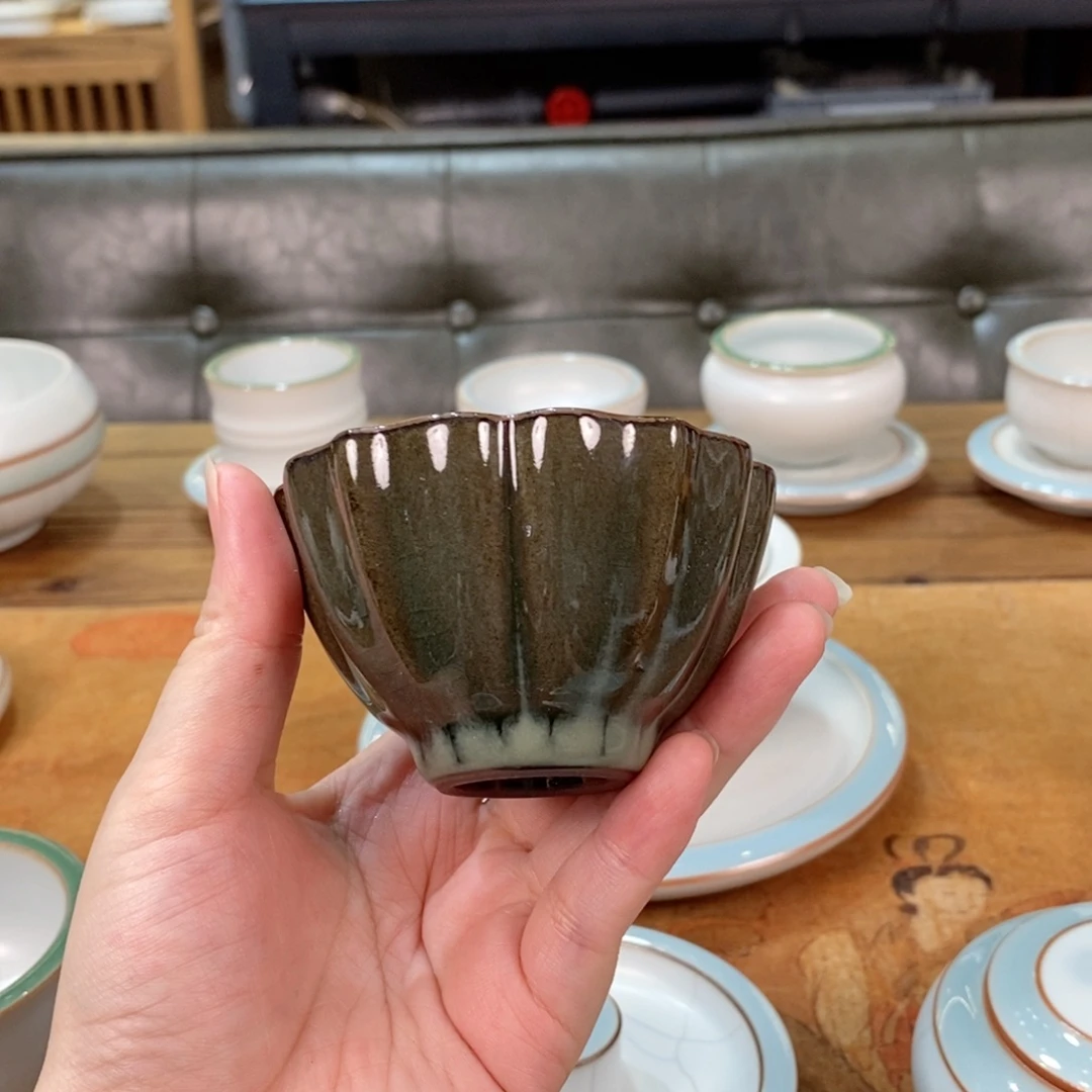 铁胎豆青花口杯 开片