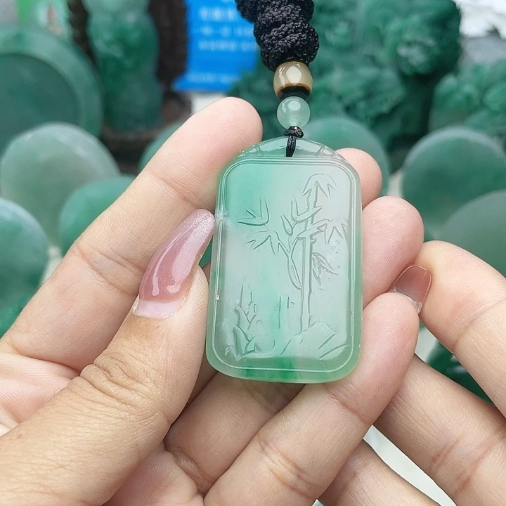 颈饰未镶嵌石英质玉