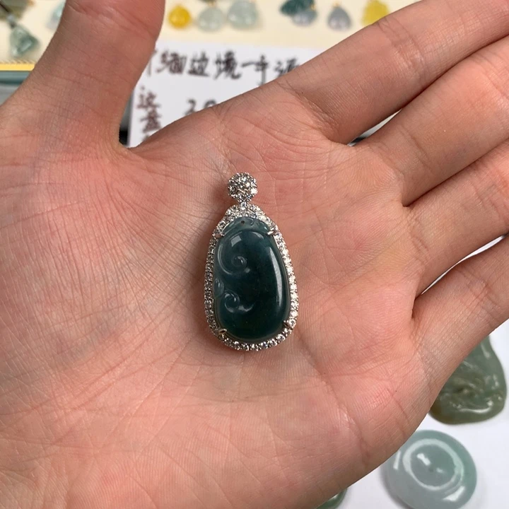 翡翠颈饰未镶嵌如意