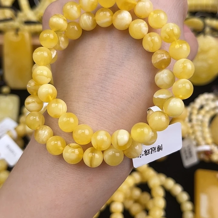 琥珀颈饰未镶嵌琥珀，多样性发其一