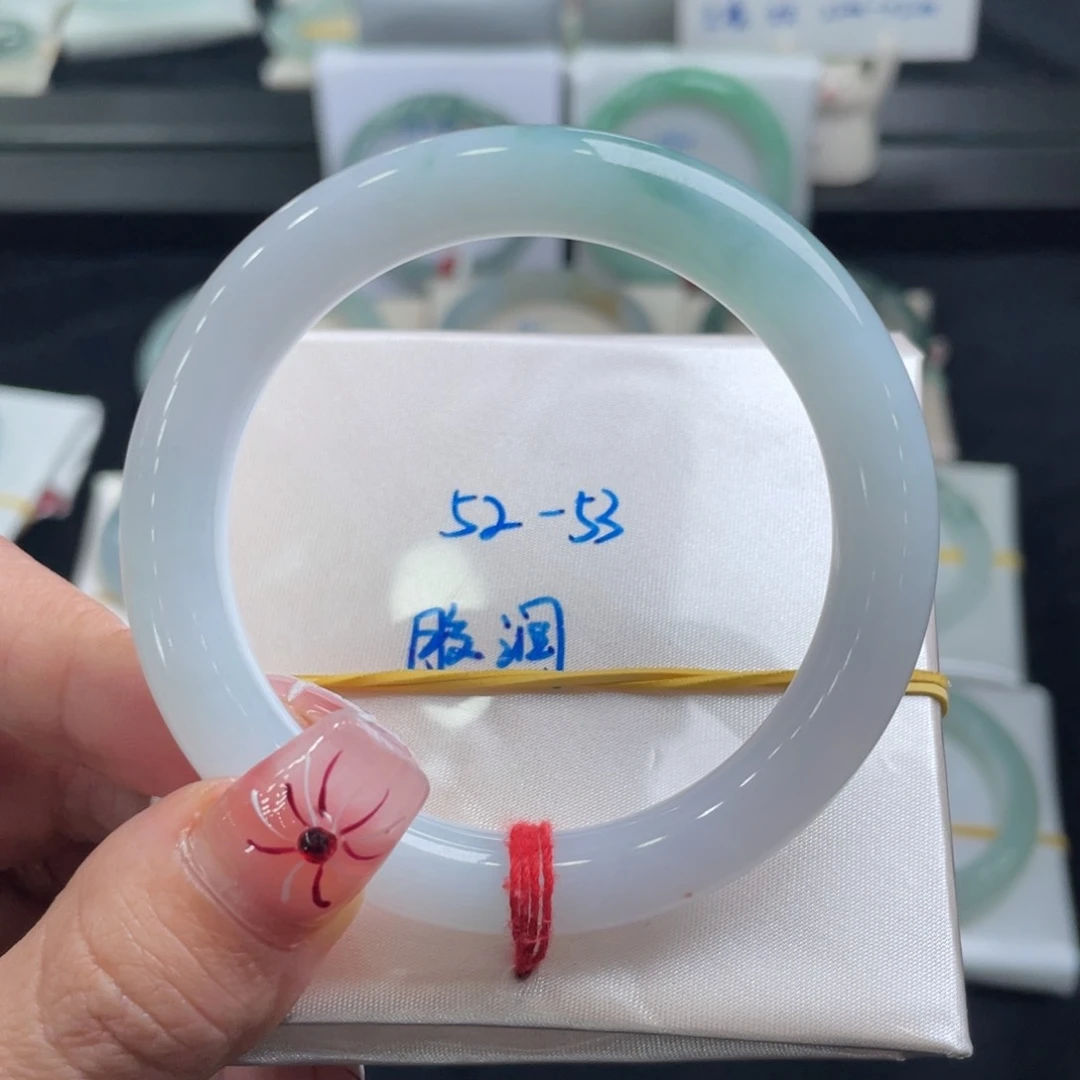 翡翠手镯未镶嵌翡翠手镯