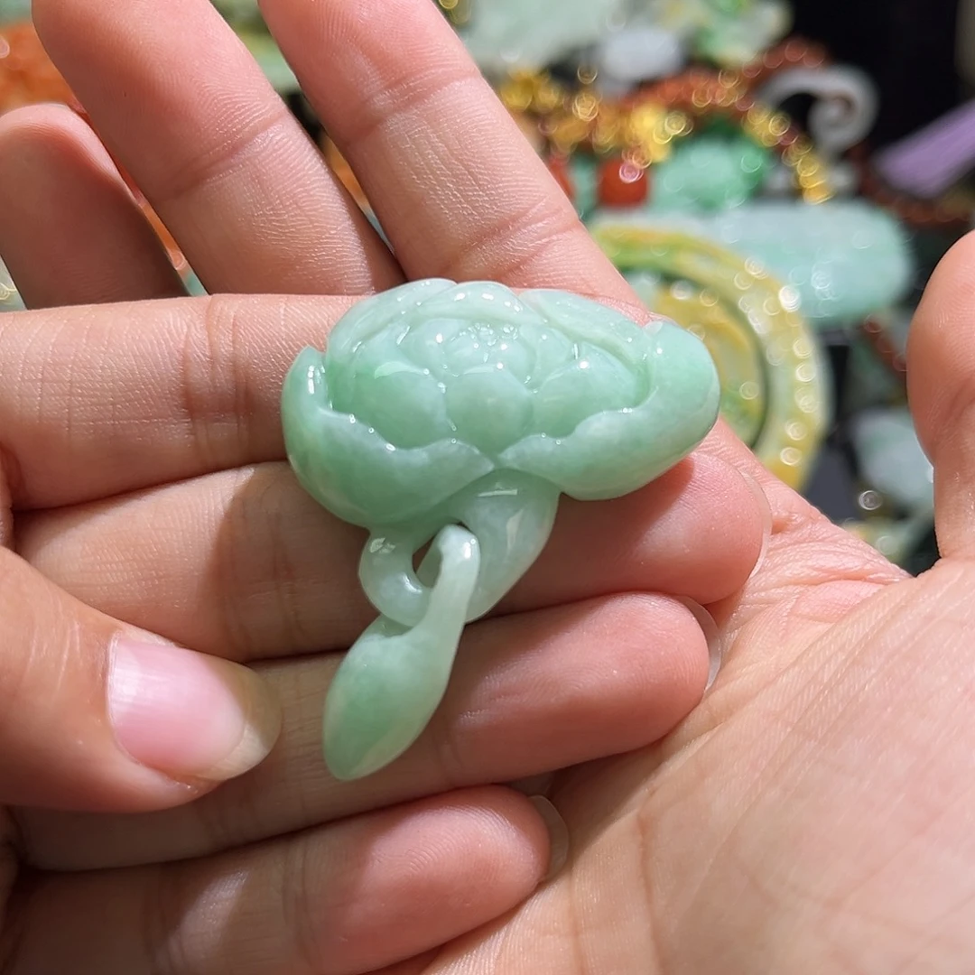 翡翠未镶嵌颈饰待编织