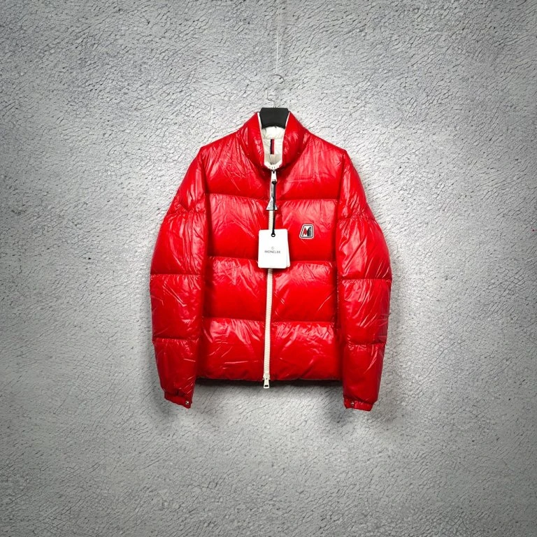 全新未使用 MONCLER 蒙口立领短款徽标红色拉链羽绒服/4码