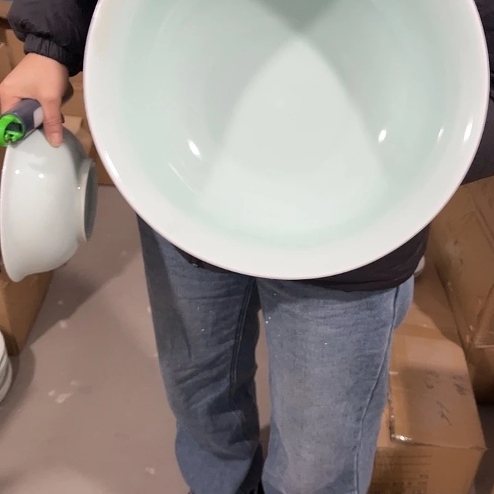 瓷片青瓷8英寸大汤碗两个微瑕包邮