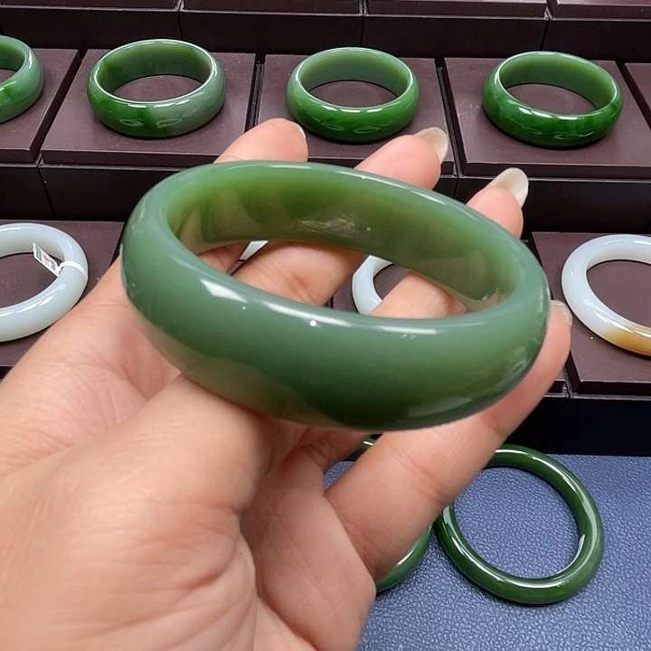 和田玉（碧玉）未镶嵌手镯