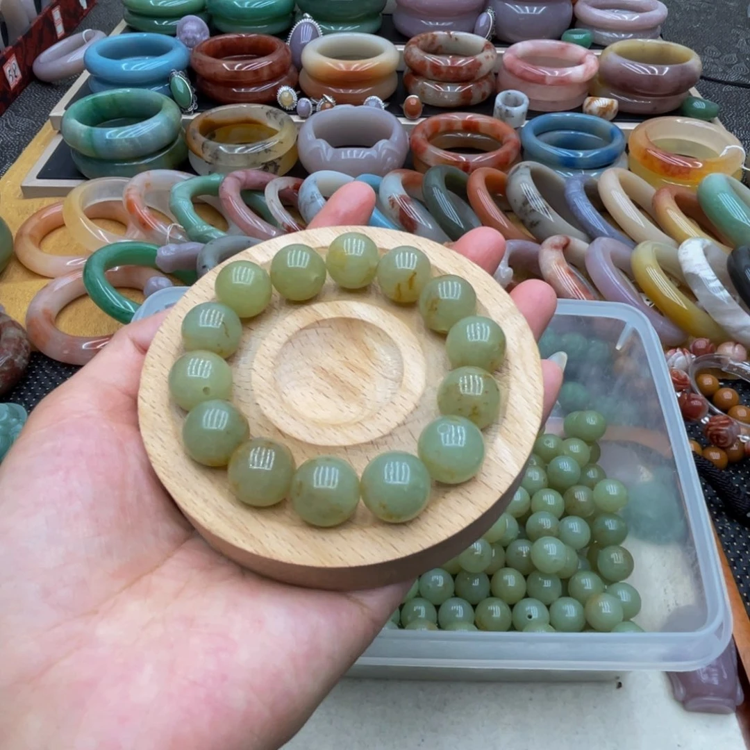 阳***成石英质玉未镶嵌圈口齐全