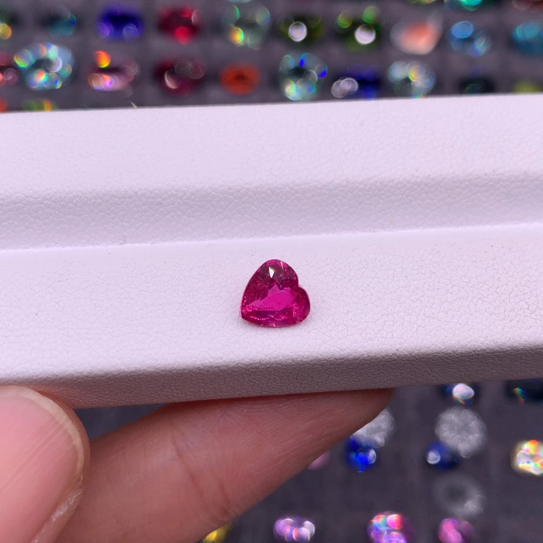 红宝石裸石未镶嵌