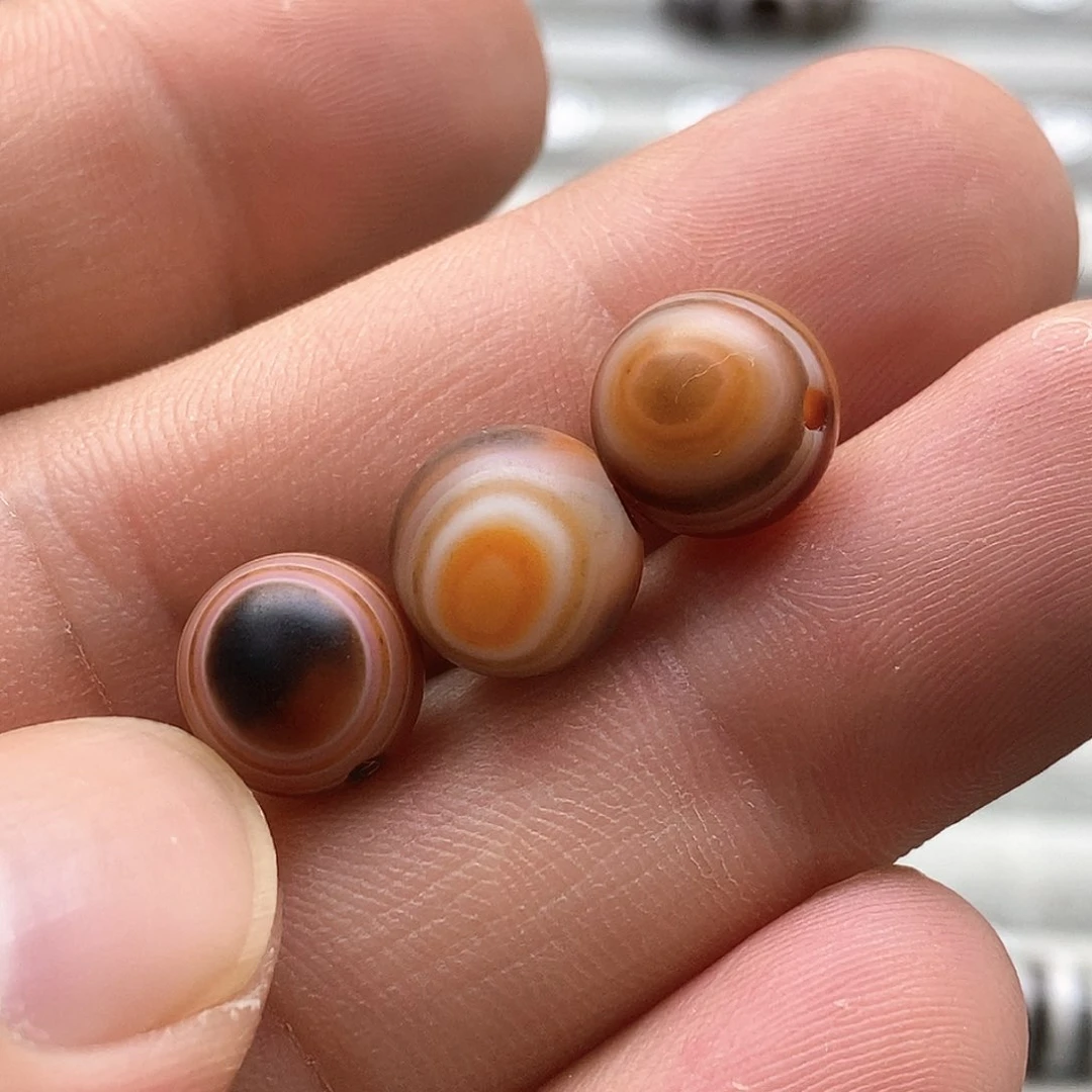 玛瑙/玉髓红眼睛随机发3颗未镶嵌