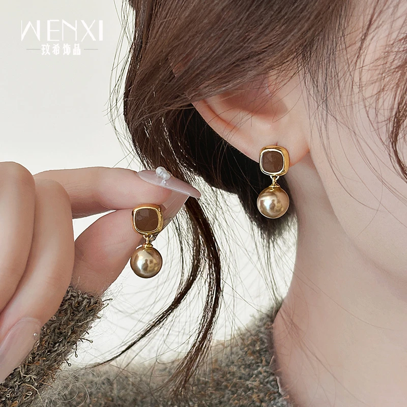 合金耳饰 美拉德珠珠耳环女轻奢高级感耳钉秋冬女人味小众耳饰品