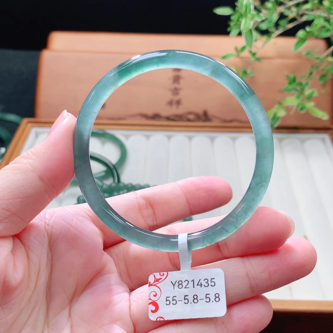 未镶嵌手镯（圆镯）翡翠