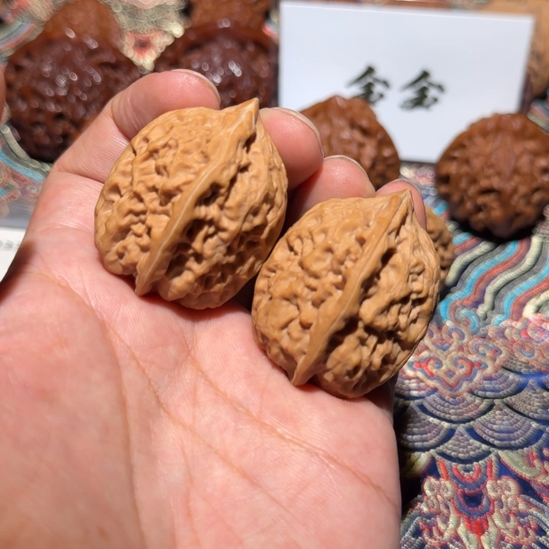 把件核桃919008沈鸡，尺寸33 33 42