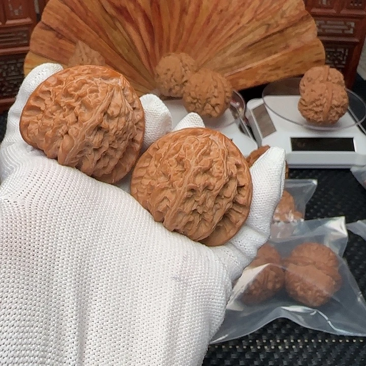 文玩核桃吊坠三角白45尺