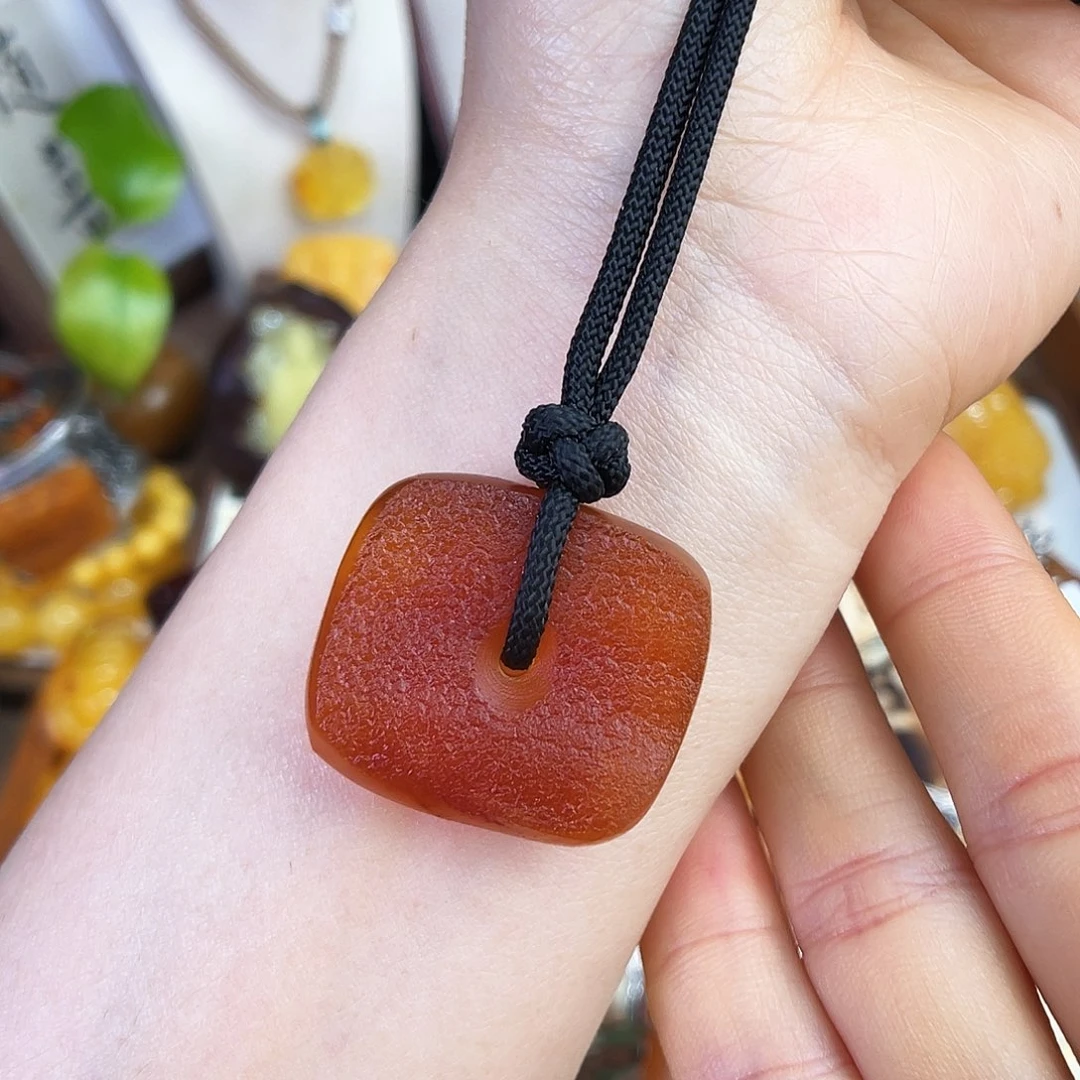 未镶嵌琥珀珠宝奇石