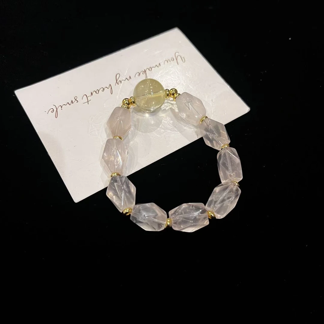 F903 粉晶随型+顶珠黄水设计款手串 多样性发一