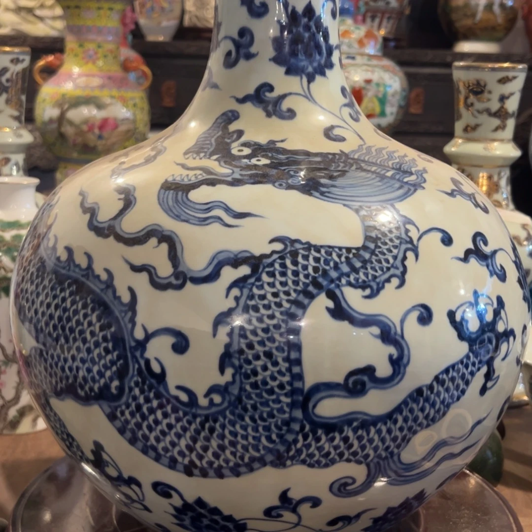 迪***了精品店的生意也越来越好