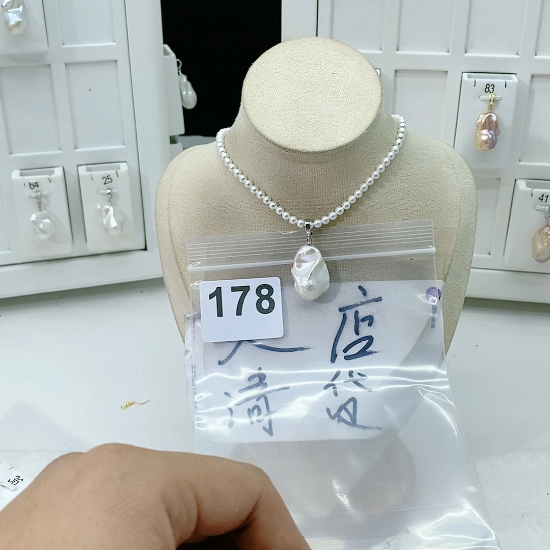 淡水珍珠颈饰合金
