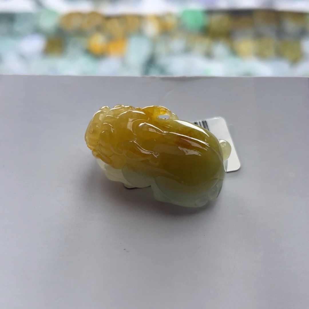 翡翠未镶嵌颈饰貔貅