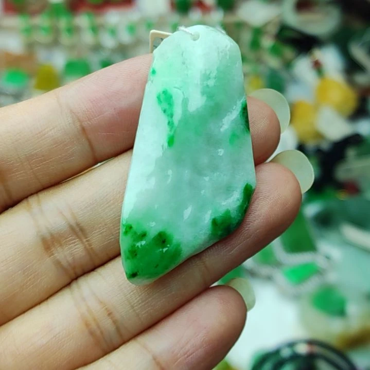 翡翠未镶嵌颈饰32