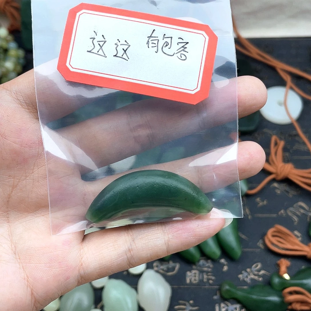 颈饰未镶嵌和田玉（糖玉）这*