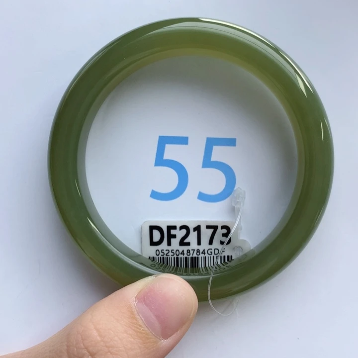 星***妍和田玉未镶嵌手镯