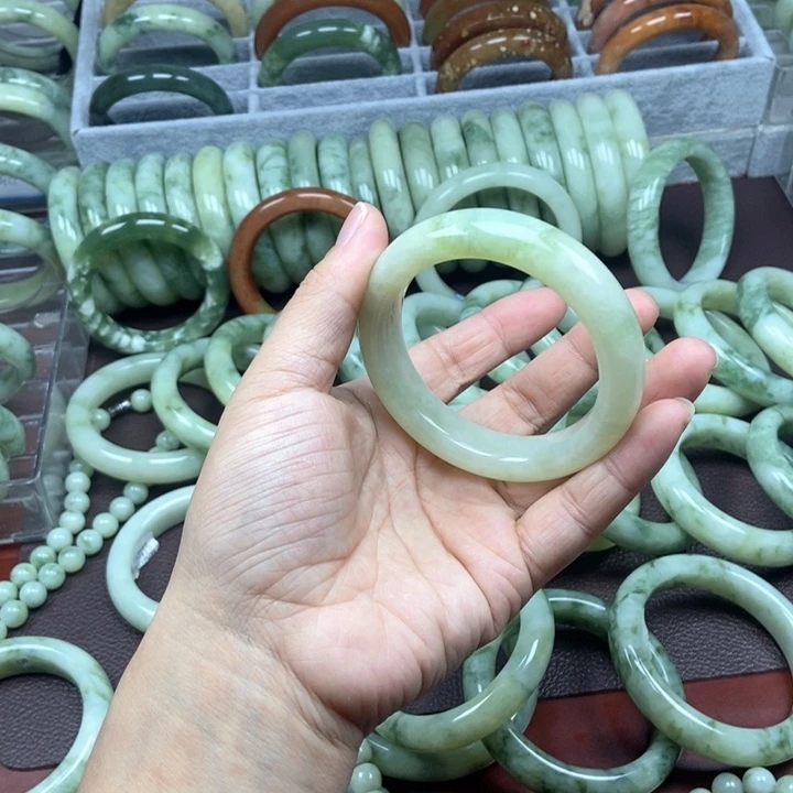 蛇纹石玉手镯未镶嵌