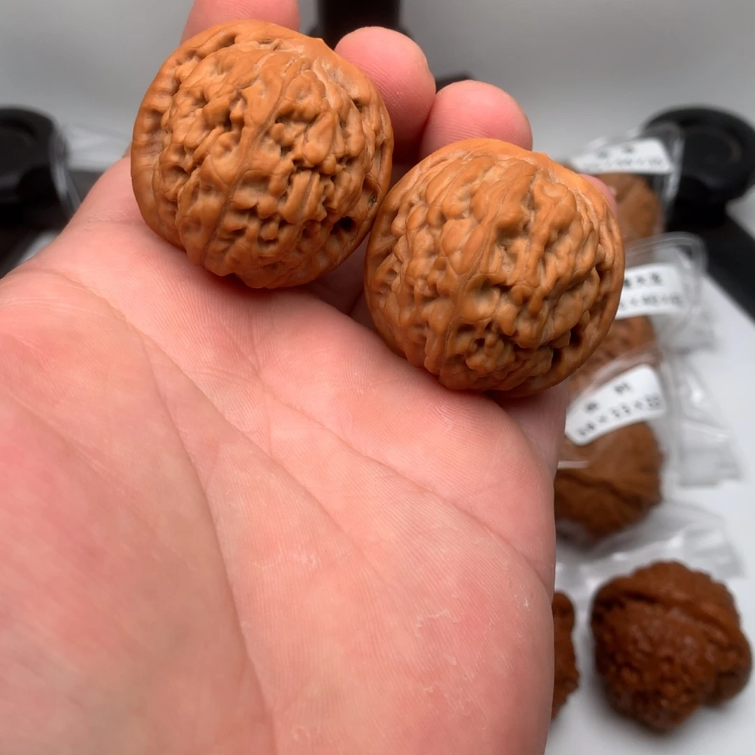 文玩核桃吊坠莲花