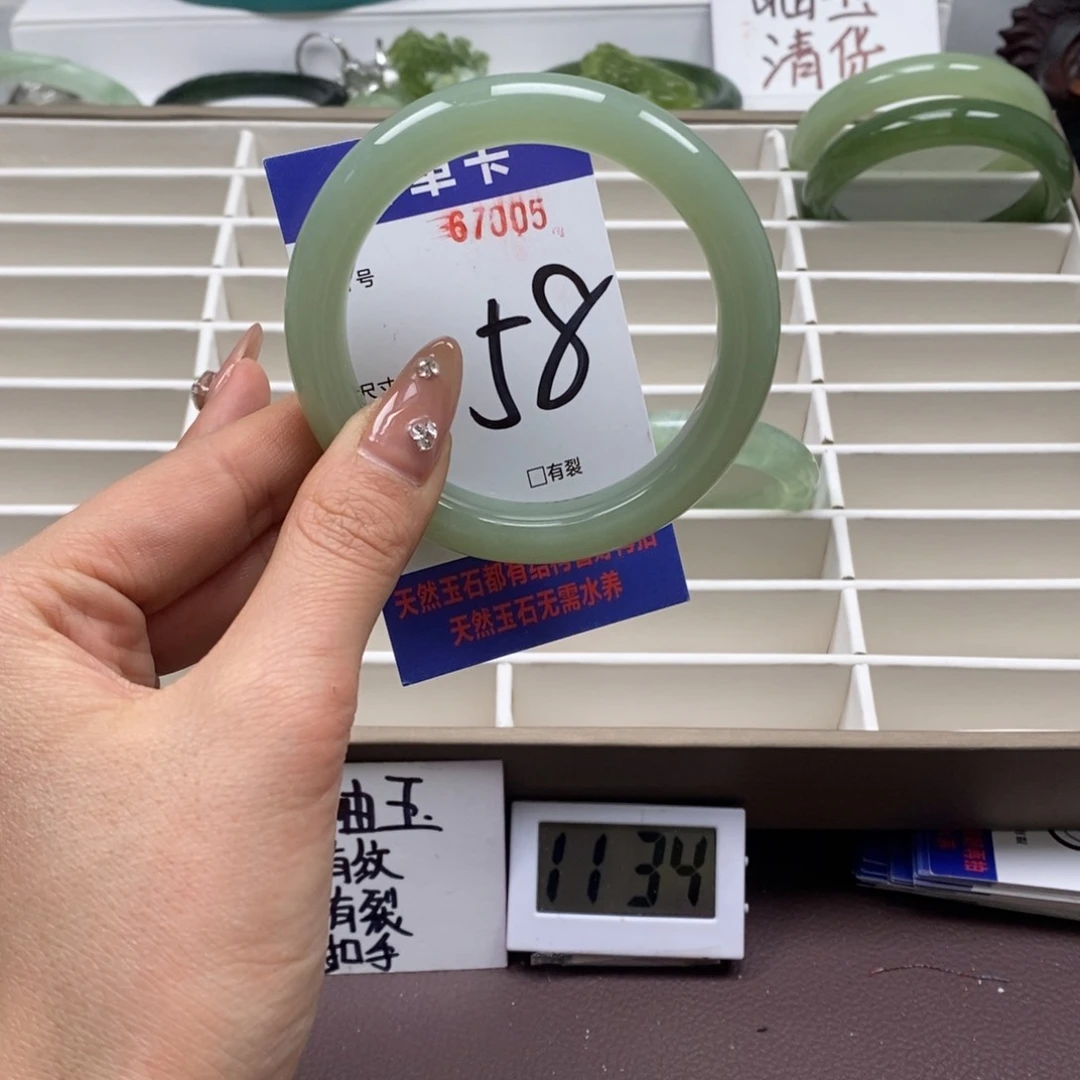 蛇纹石玉手镯未镶嵌