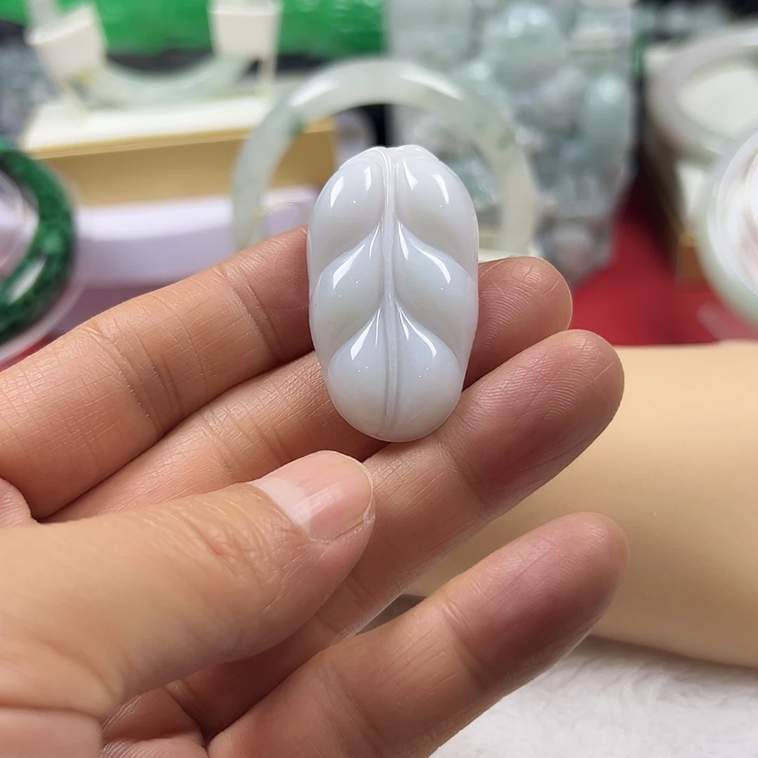 颈饰未镶嵌翡翠叶子