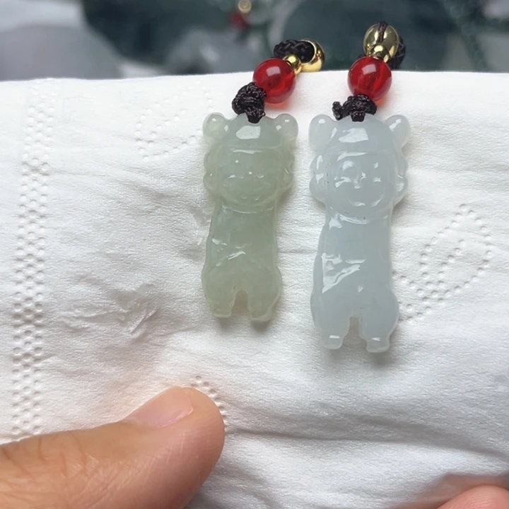 翡翠未镶嵌颈饰挂件