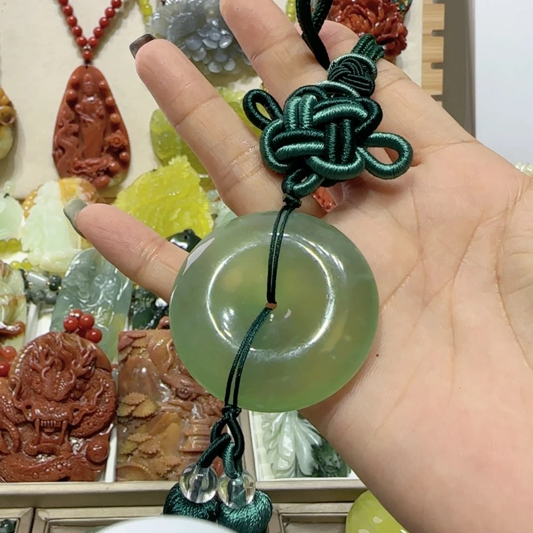 未镶嵌蛇纹石玉吊坠