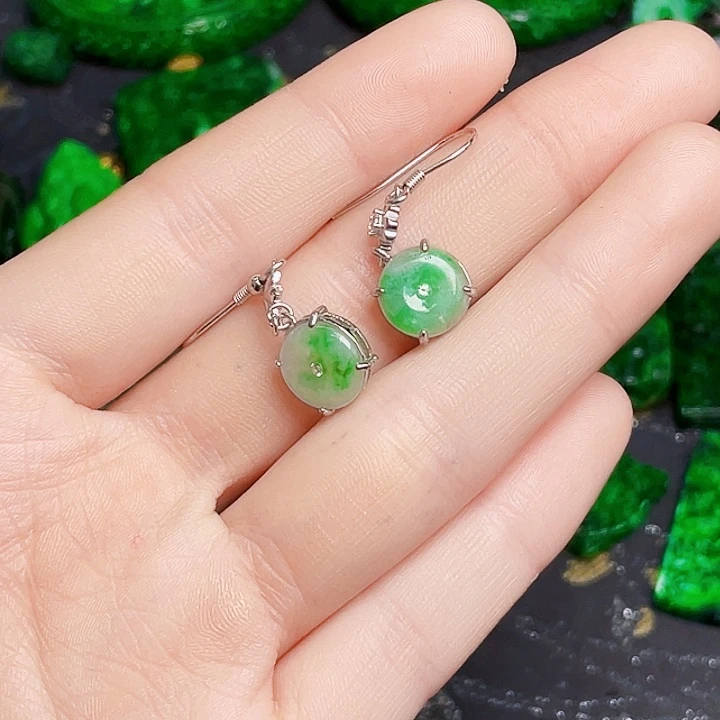 翡翠未镶嵌颈饰多样性