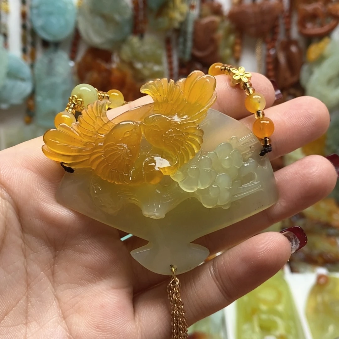 蛇纹石玉颈饰未镶嵌卉****间