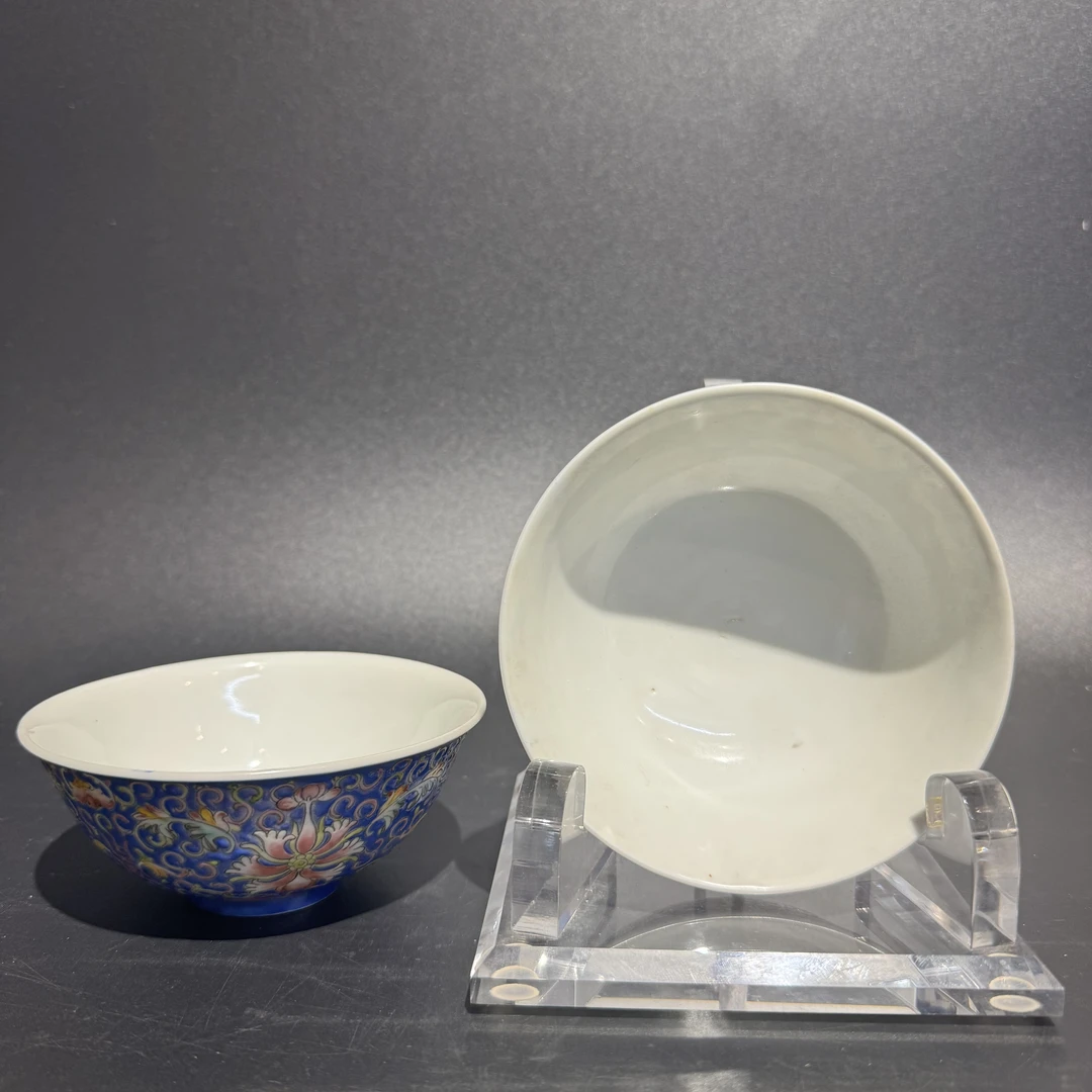 C-A0810632 民国 粉彩蓝底缠枝对碗 直径11.5 高度3.8