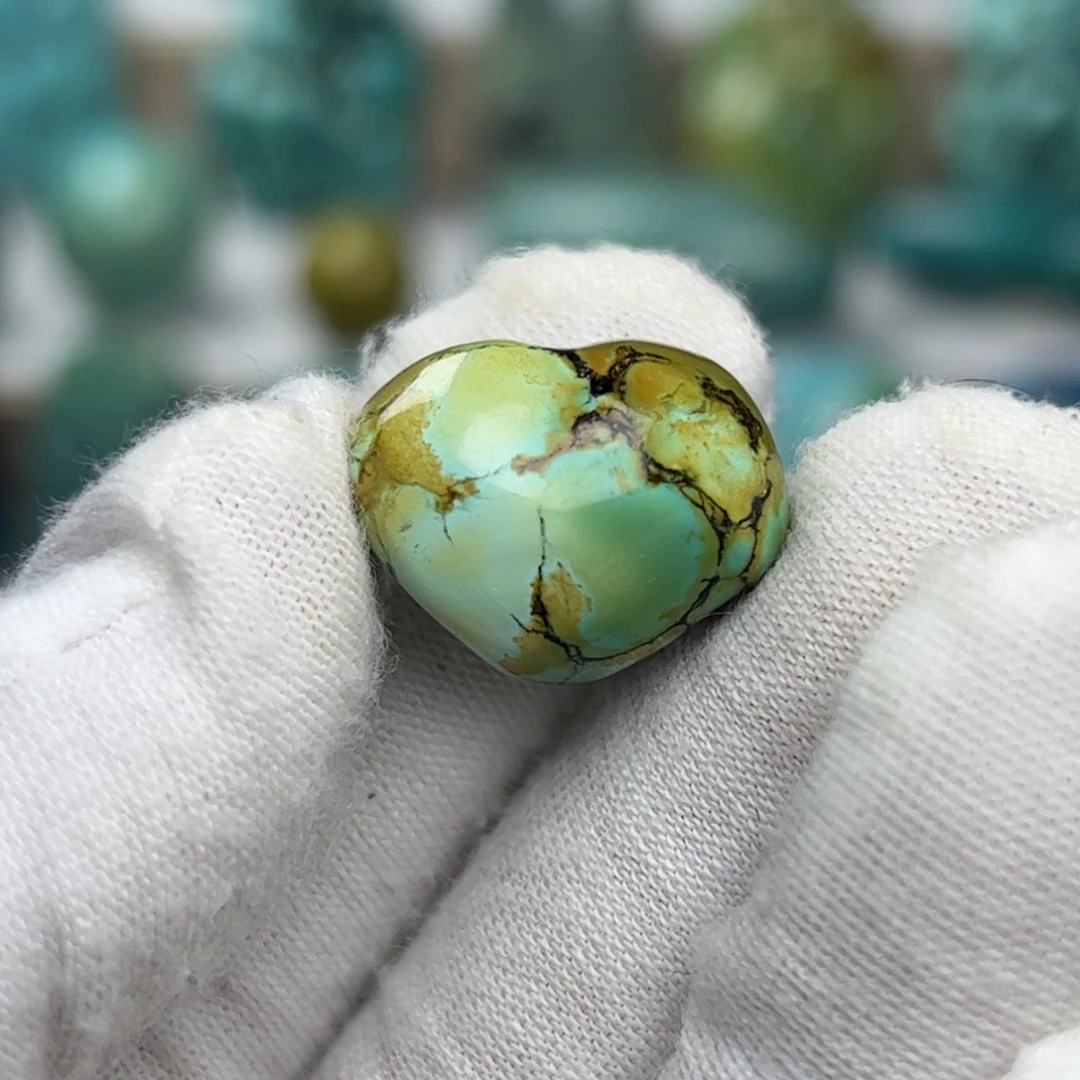 绿松石未镶嵌珠宝奇石