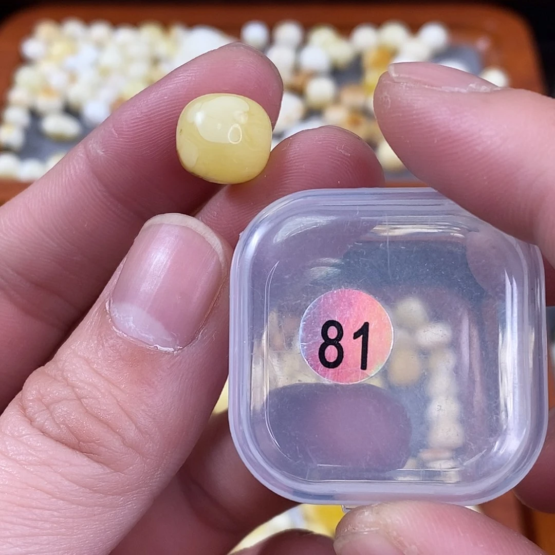 琥珀珠宝奇石未镶嵌