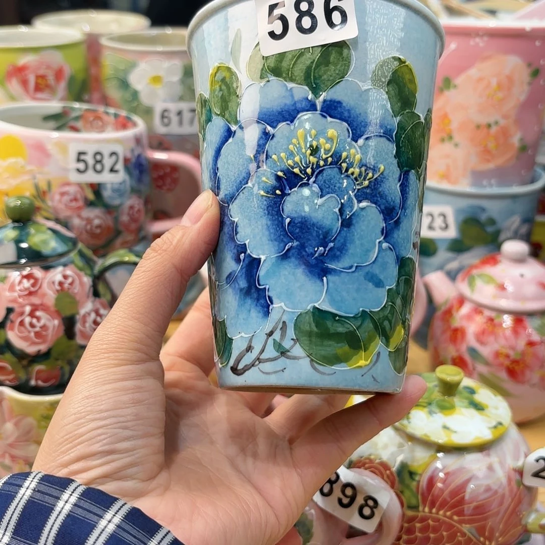 瓷片兔兔哈哈笑的