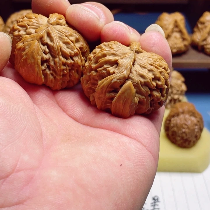 把件文玩核桃白狮子犀牛角