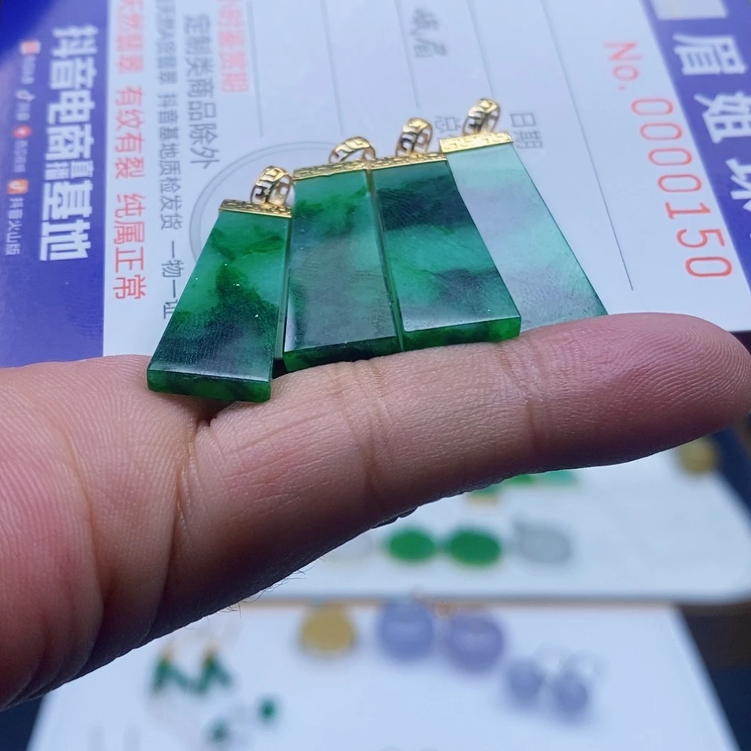 财***娘翡翠18K金镶嵌颈饰，
