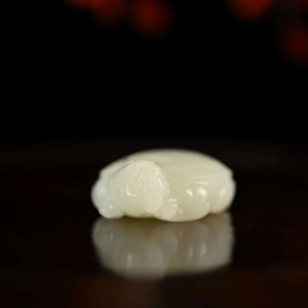 LOT8838 25YU109416和田玉赑屃挂件/匡时