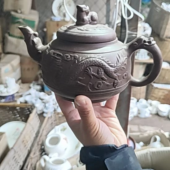 库存微瑕紫砂壶一个