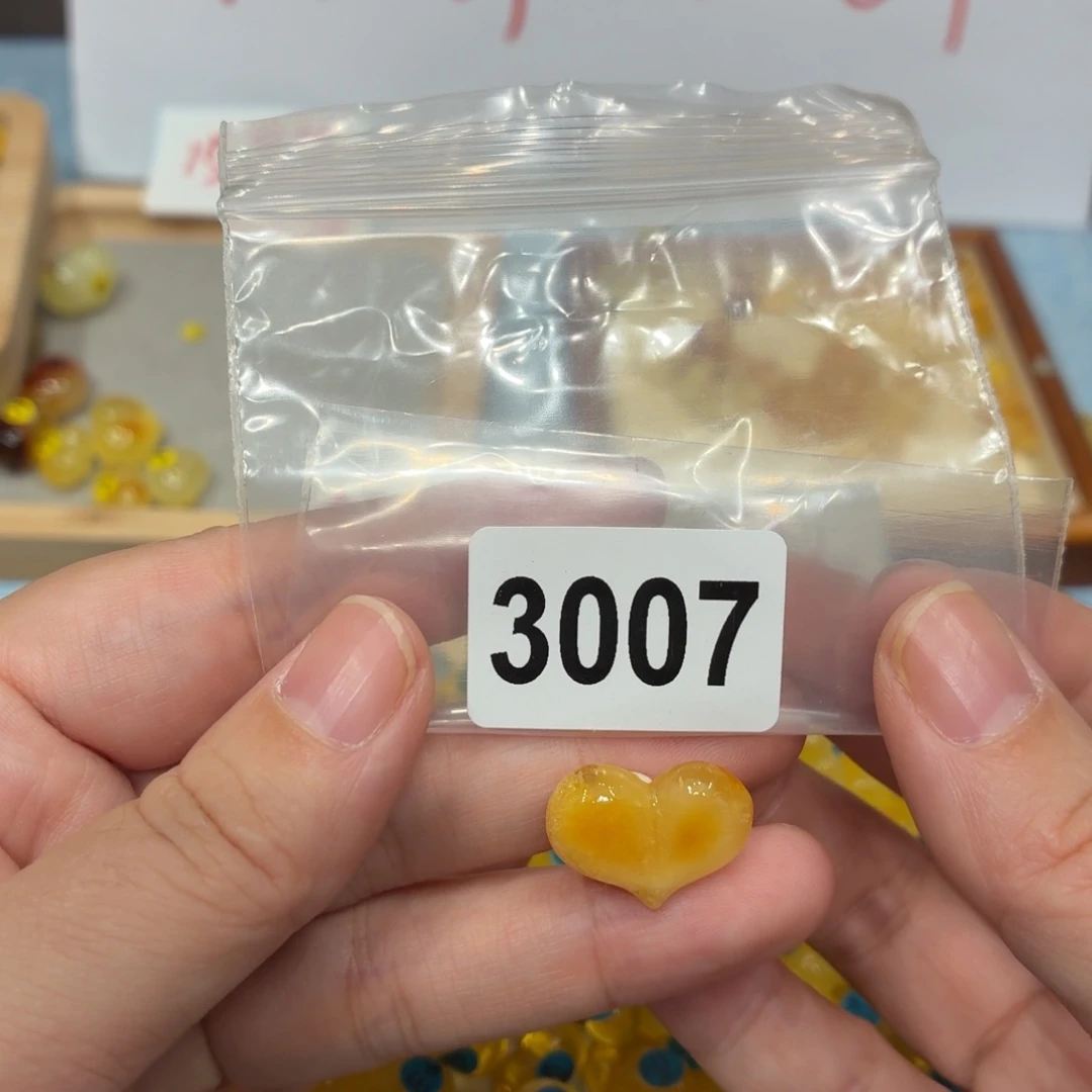 琥珀未镶嵌珠宝奇石