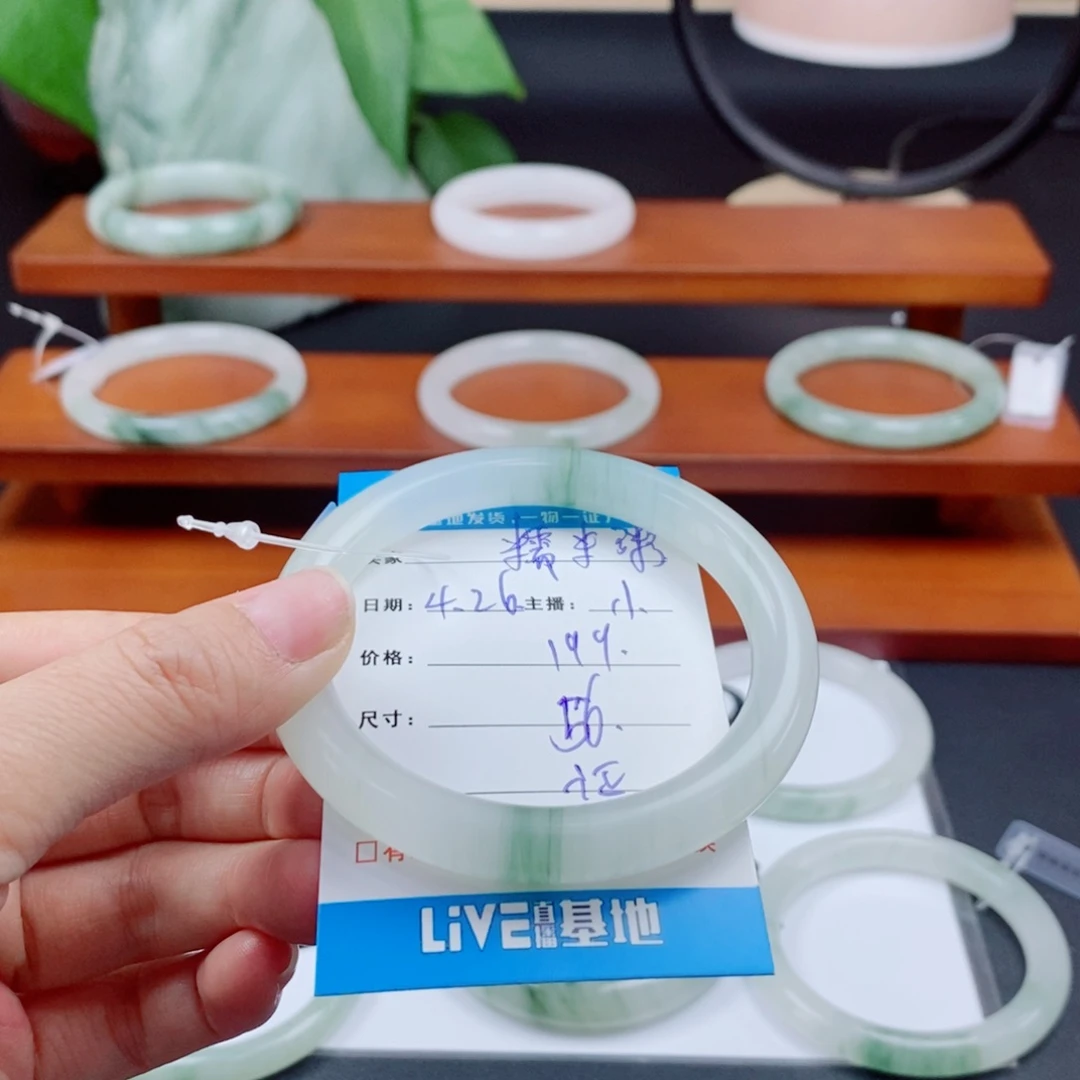 石英质玉手镯未镶嵌糯*粥