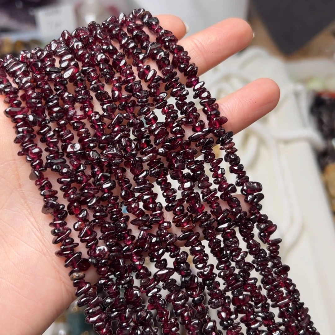 玛瑙/玉髓合金珠宝半成品N584。5mm石榴石碎石一条80cm