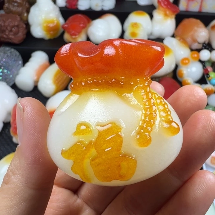 新疆戈壁五彩石js