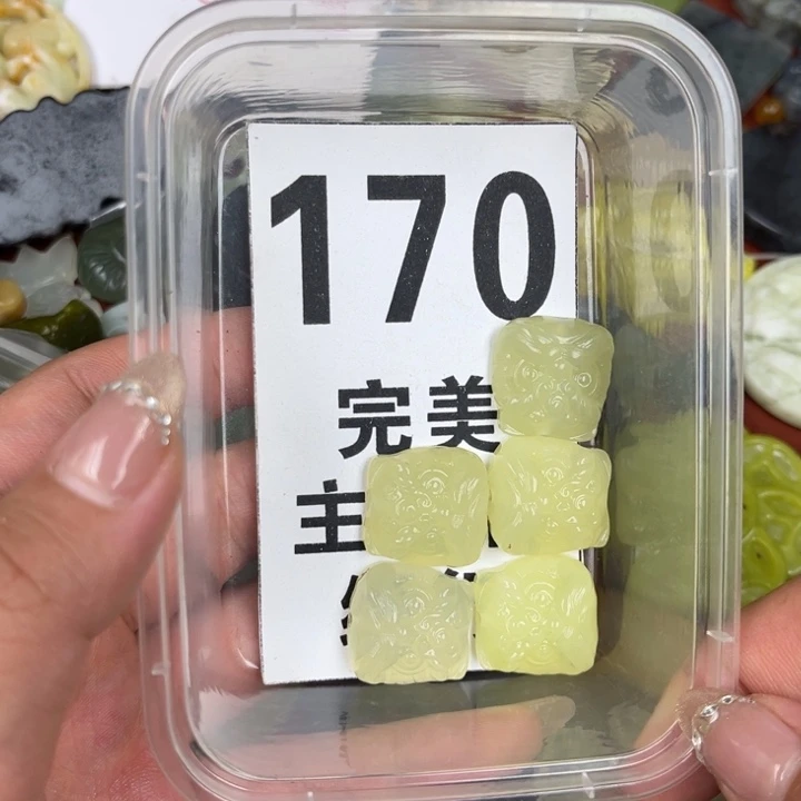 蛇纹石玉足银镀金镶嵌颈饰