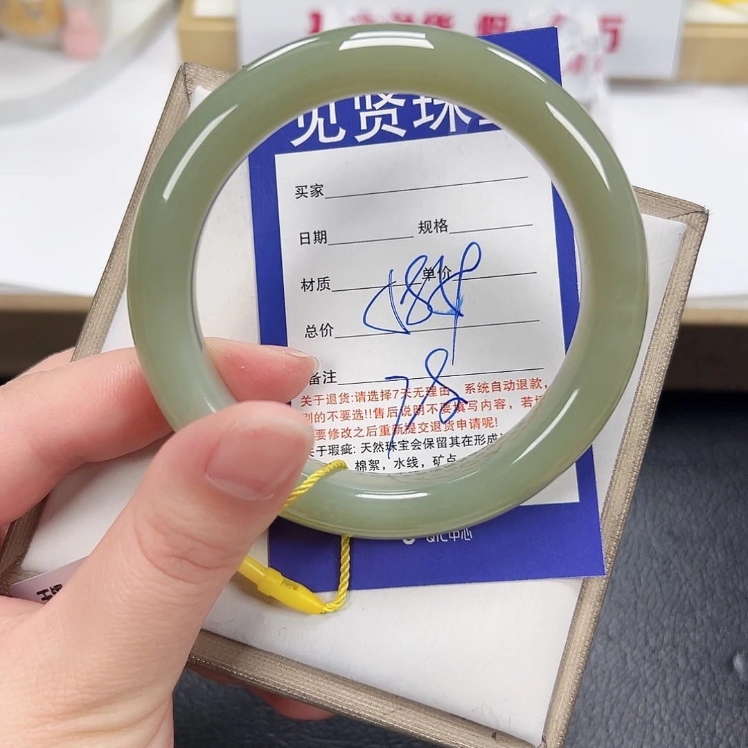 和田玉未镶嵌手镯